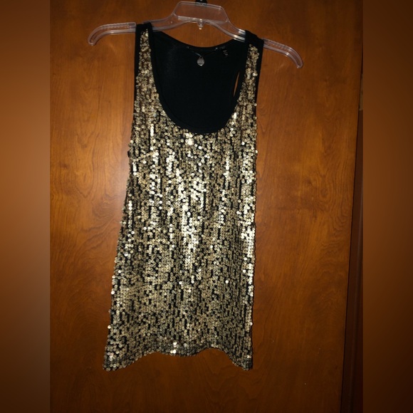 Buckle BKE boutique gold sequin top. Size M. NWOT - Picture 4 of 12